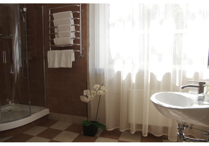 <p><a href="http://hotel.service-pc.org.ua/rooms/delyuks.html" target="_blank">Делюкс</a></p>
